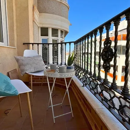 Sunny Flat 500 Metres From The - Centre *