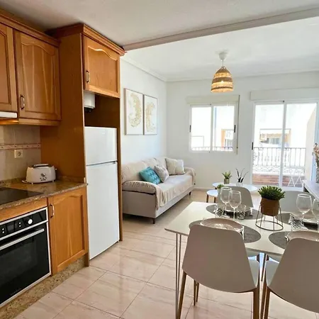 Sunny Flat 500 Metres From The - Centre *